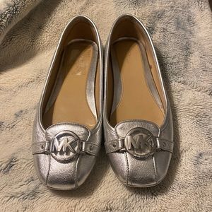 Michael Kors Fulton silver flats / moccasins